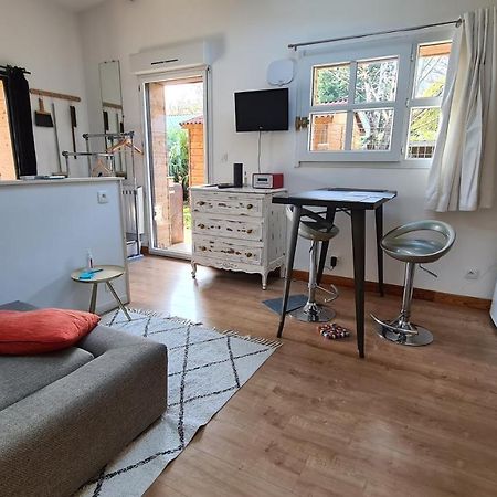 Charmant Logement Avec Parking Apartman Orvault Kültér fotó